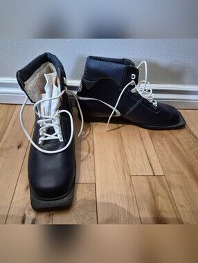 Men's size 12 (might be a 12.5 or 13) 3 pin (75mm) cross country ski boots